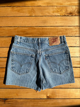 Load image into Gallery viewer, 517 levi&#39;s shorts 30&quot;